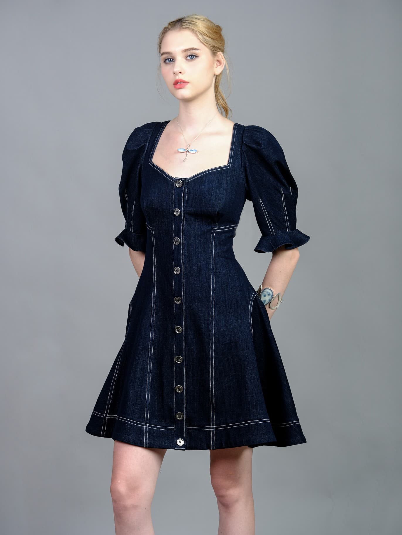 ĐẦM JEANS NÚT TRƯỚC TAY PHỒNG