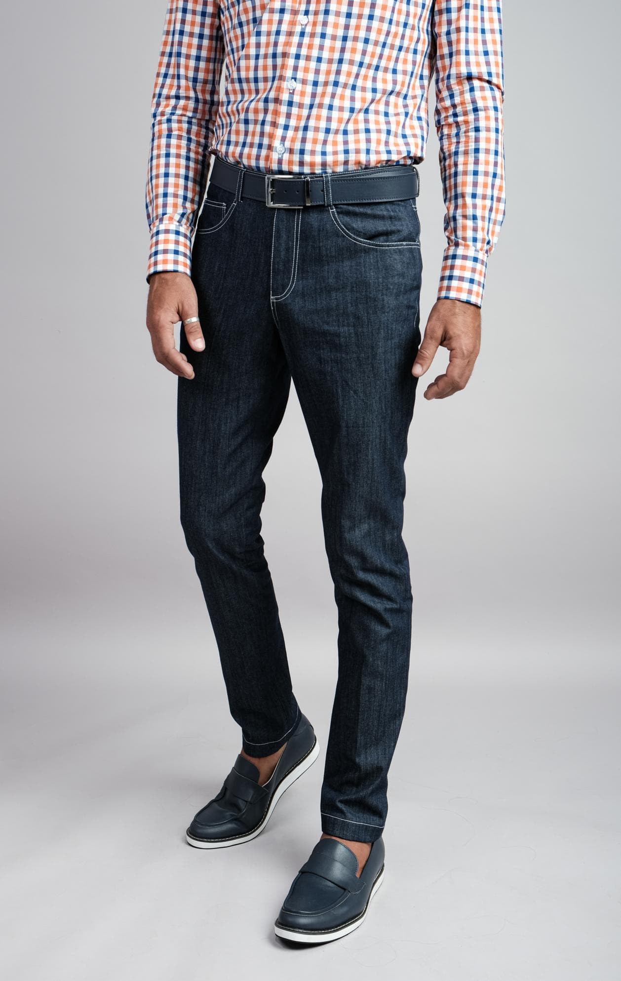 DARK BLUE JEANS WITH STITCHING