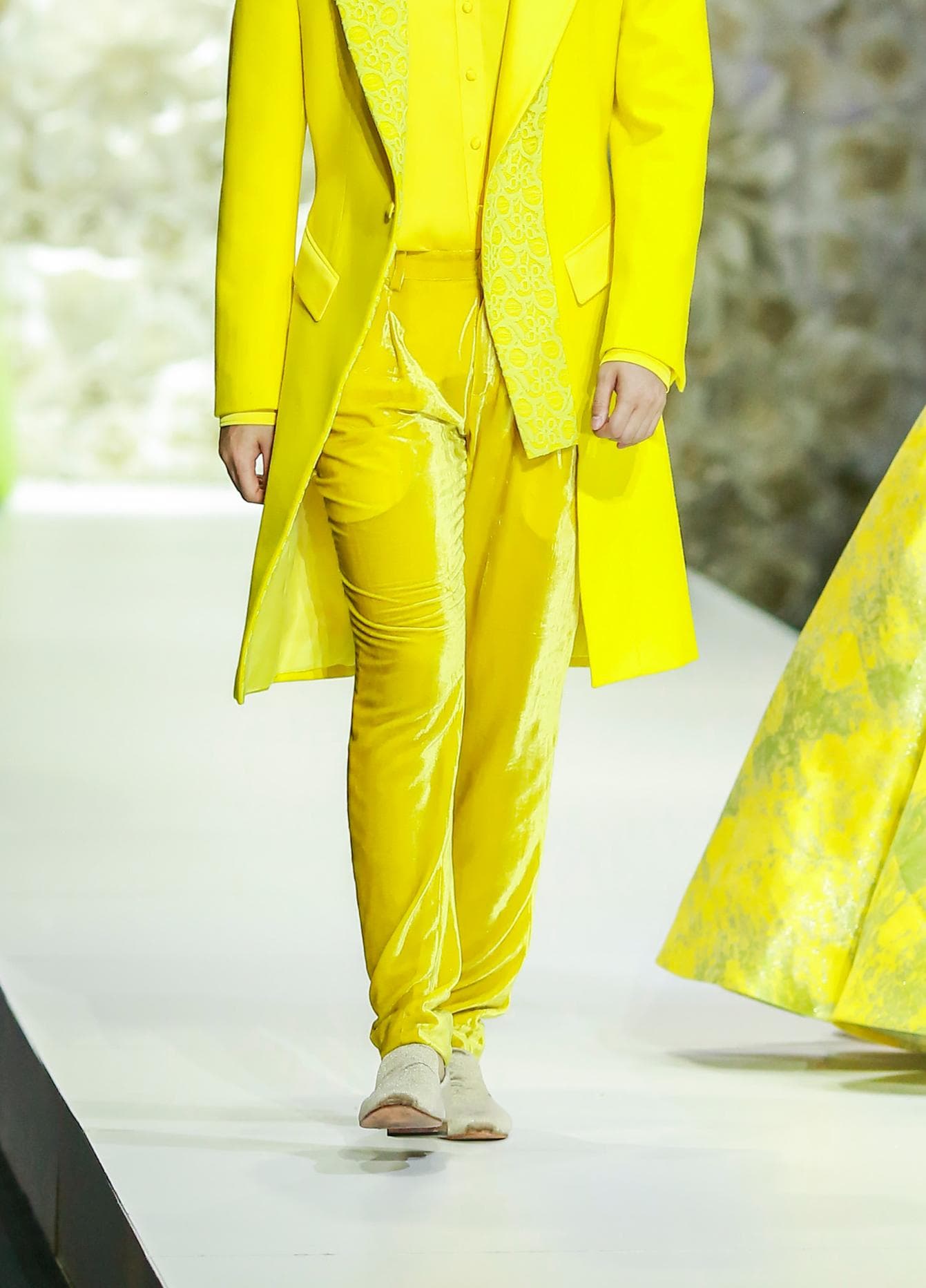 YELLOW VELVET FITTED TROUSERS