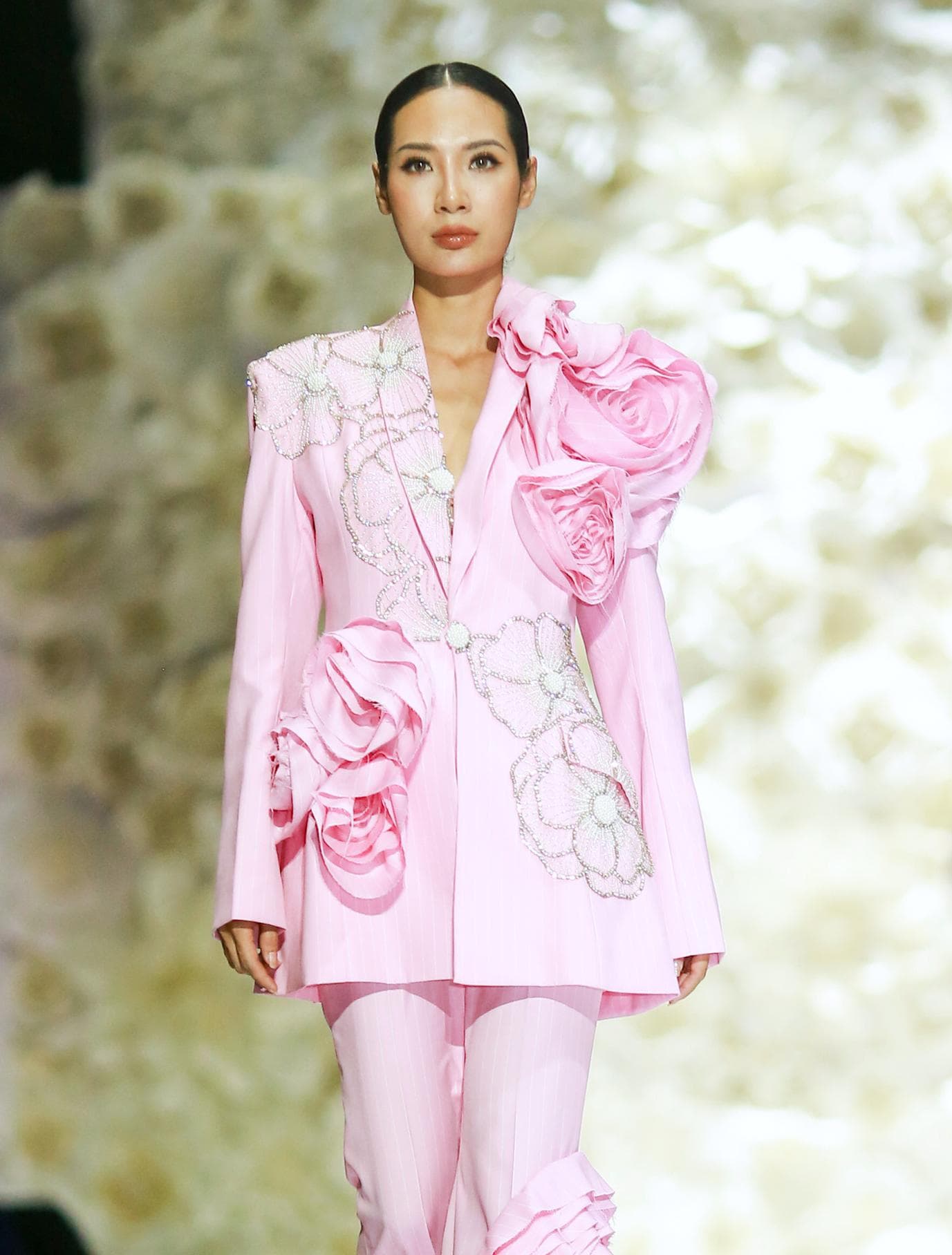 ÁO JACKET HỒNG THÊU ĐÍNH HOA