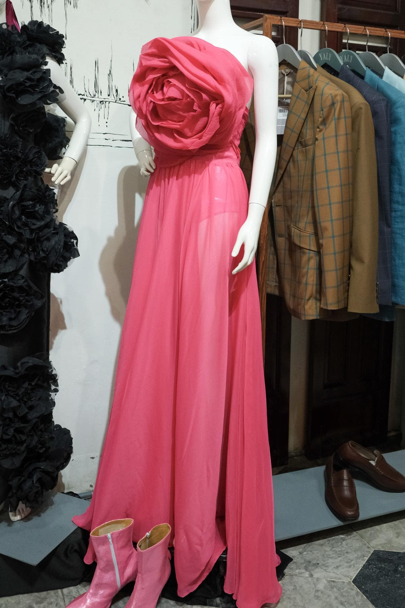 PINK MAXI DRESS WITH ROSES