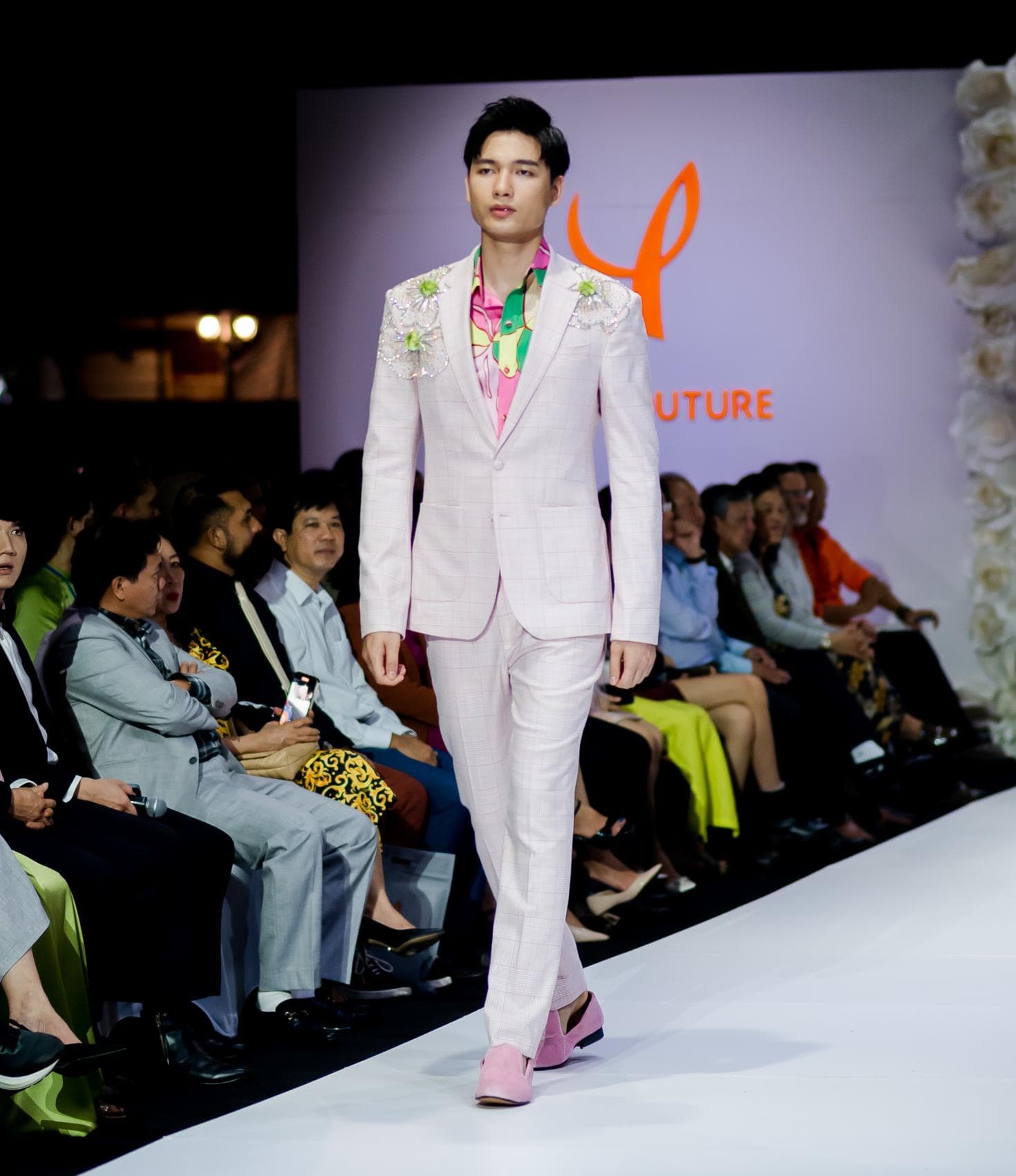 PINK LINEN JACKET WITH ROSES APPLIQUES