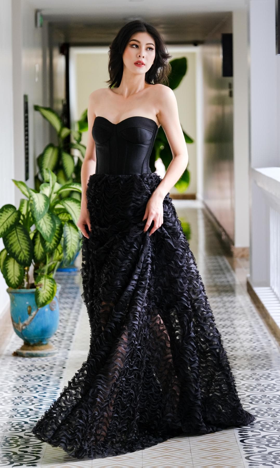 BLACK BUSTIER LAYERS GOWN