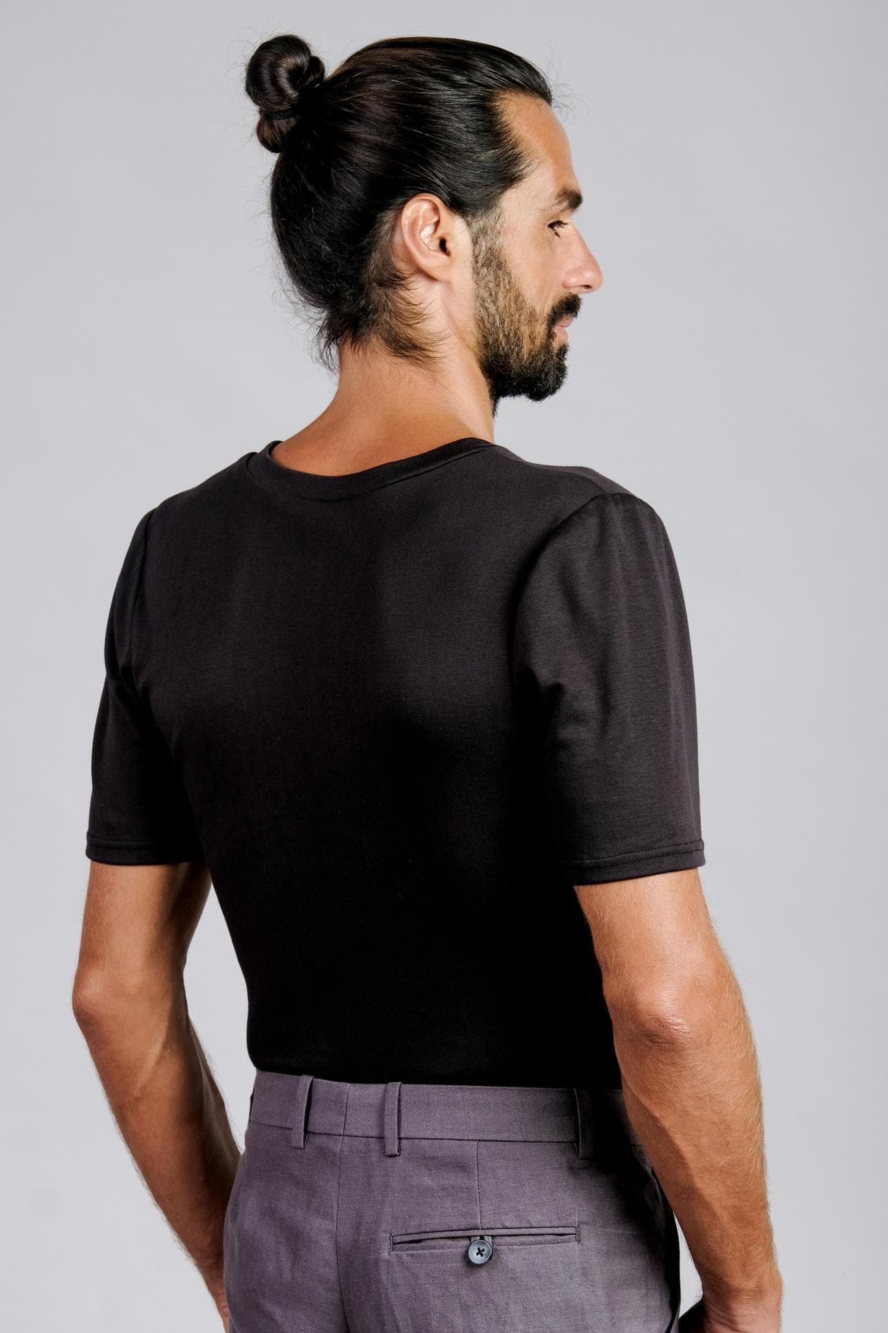 BLACK COTTON V-NECK T-SHIRT