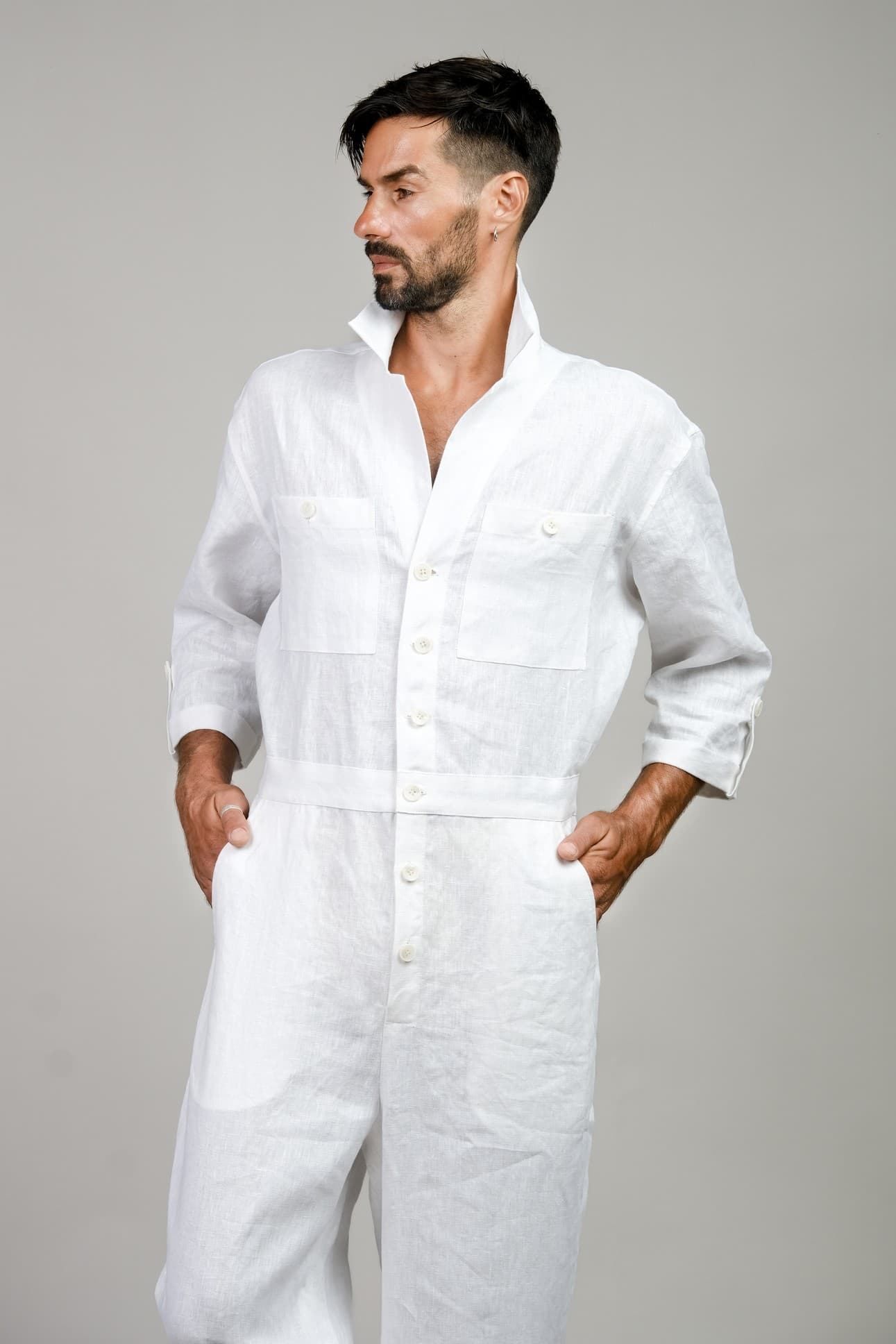 JUMPSUIT LINEN TRẮNG CỔ BẺ THỜI TRANG
