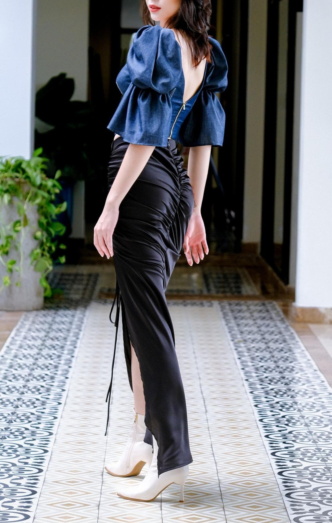 ALLURING BLACK SLIT SKIRT