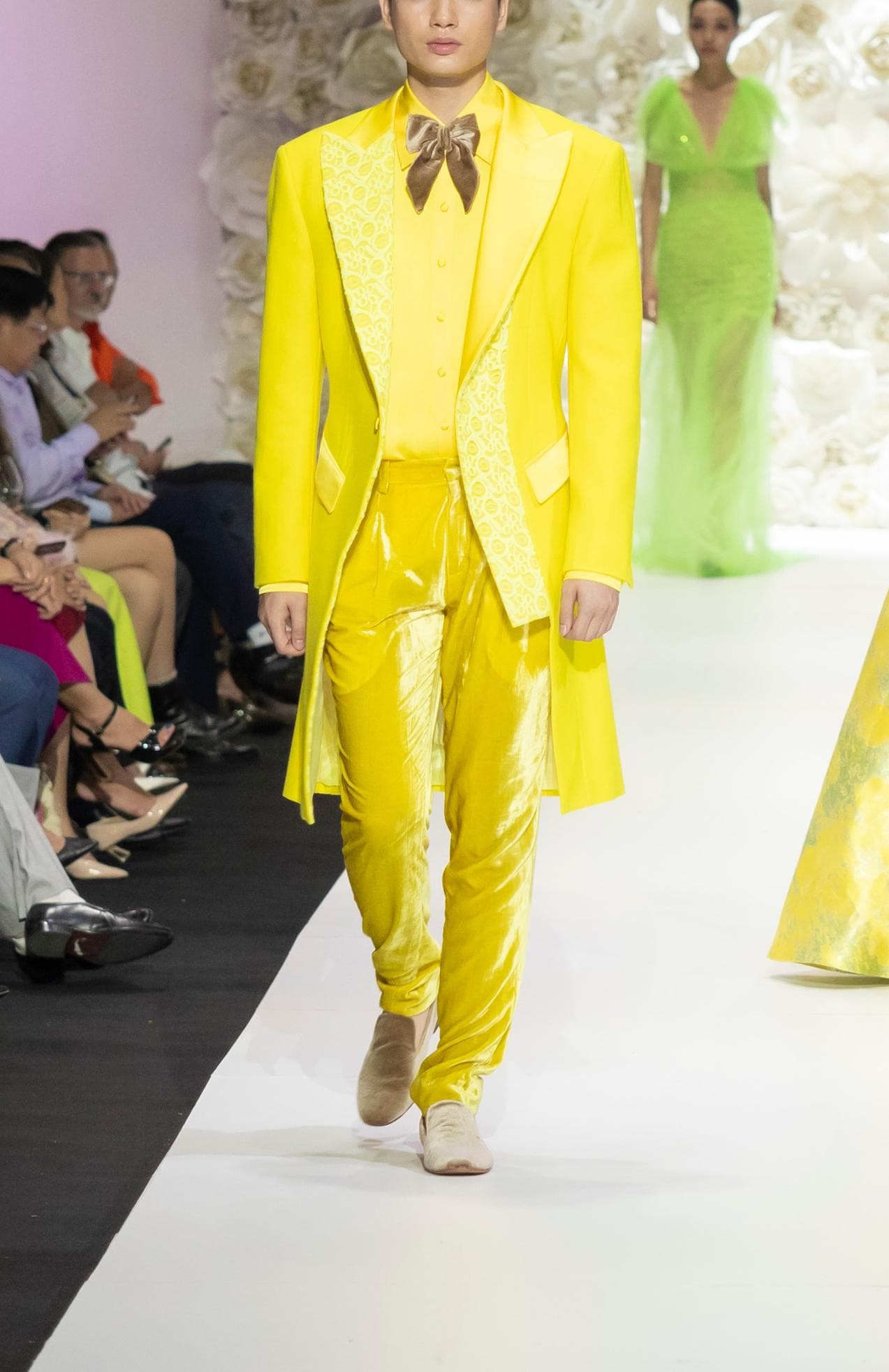 YELLOW VELVET FITTED TROUSERS