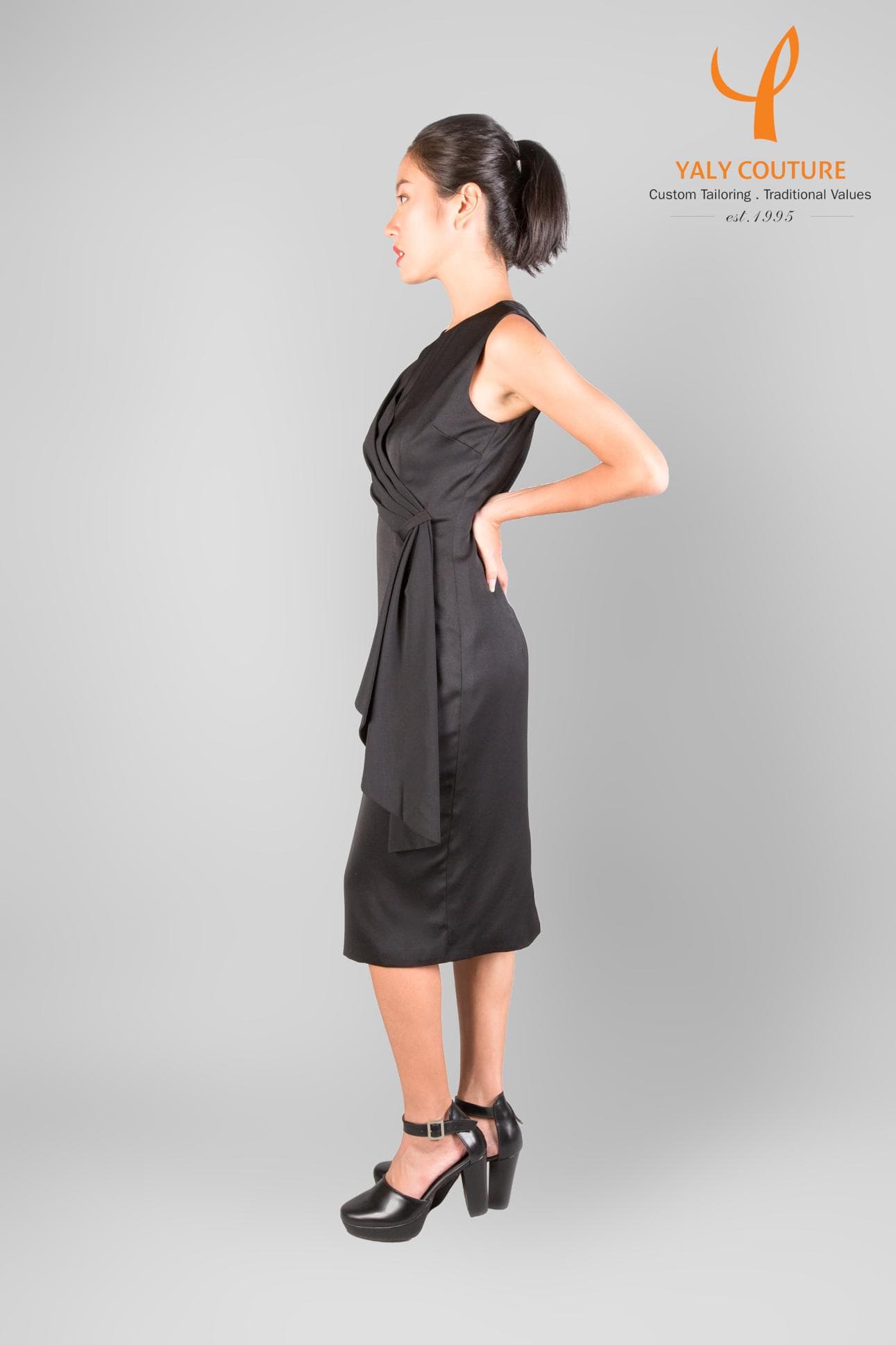 BLACK SLEEVELESS SLIM DRESS