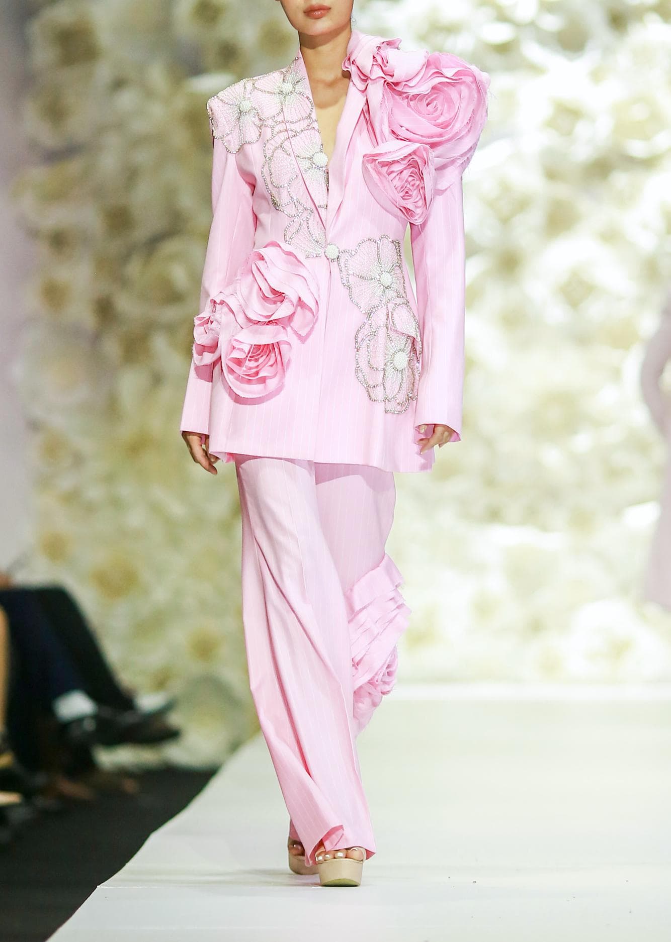 PINK TROUSERS WITH ROSES EMBELLISHMENTS 