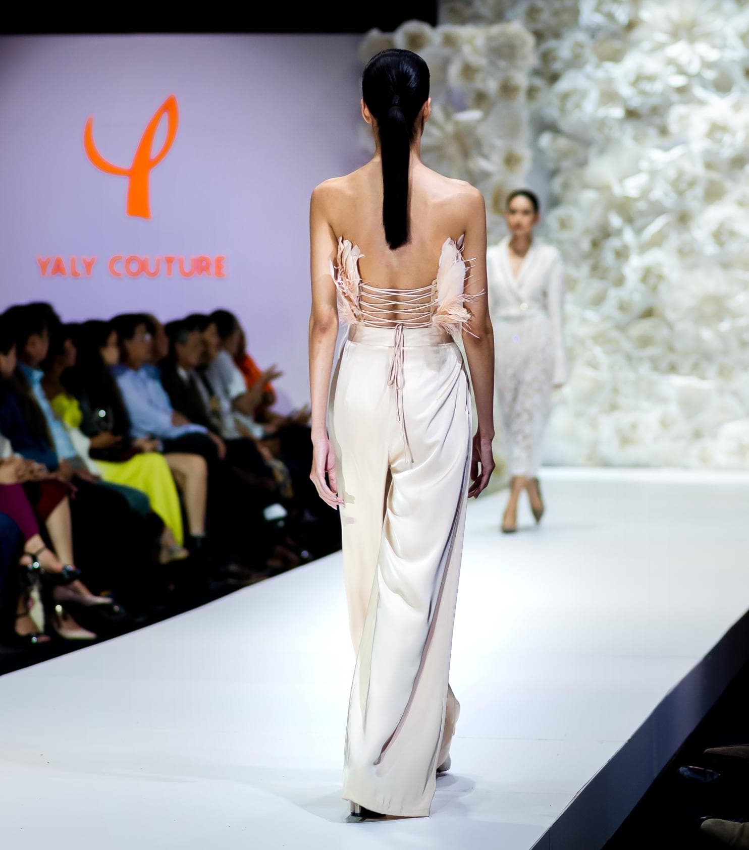 QUẦN LỤA RỘNG XẾP LY VÀNG NHẠT