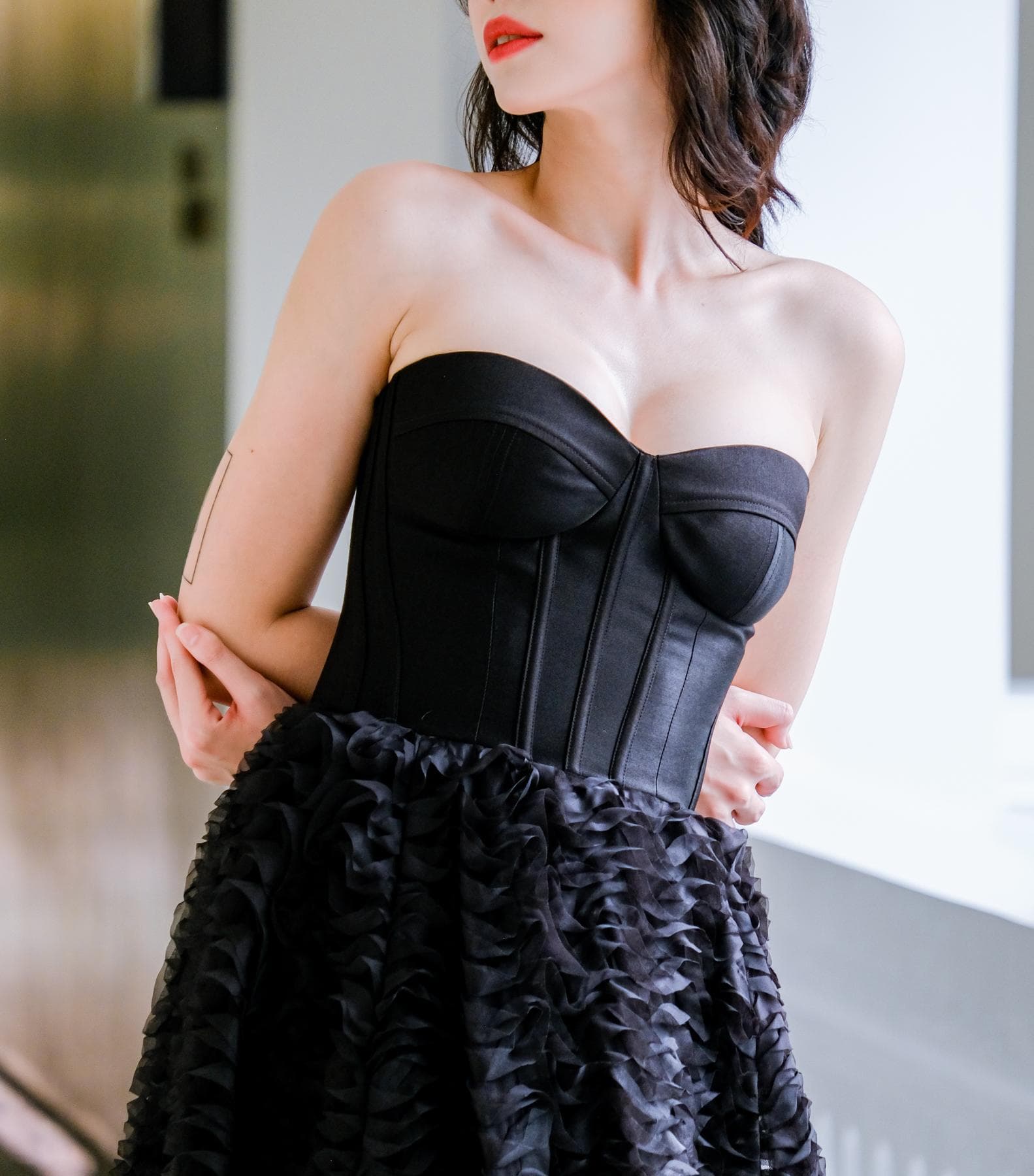 BLACK BUSTIER LAYERS GOWN