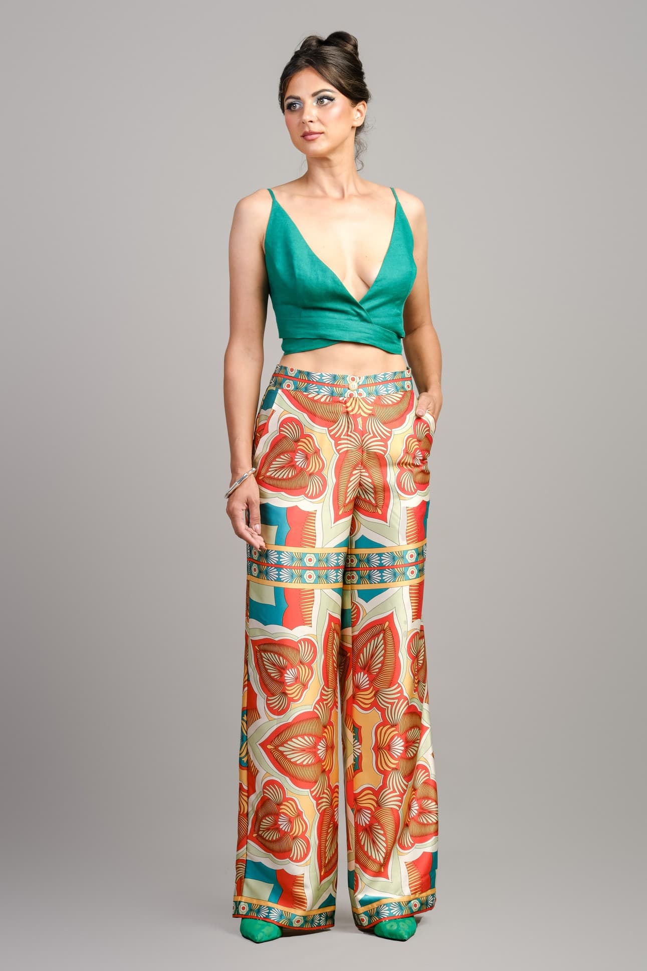 BỘ 2 MẢNH ÁO CROP & QUẦN HỌA TIẾT