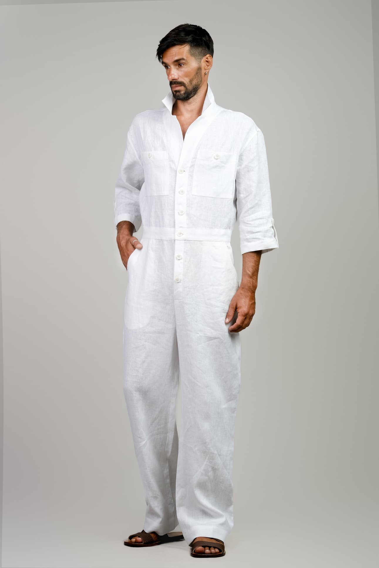 JUMPSUIT LINEN TRẮNG CỔ BẺ THỜI TRANG