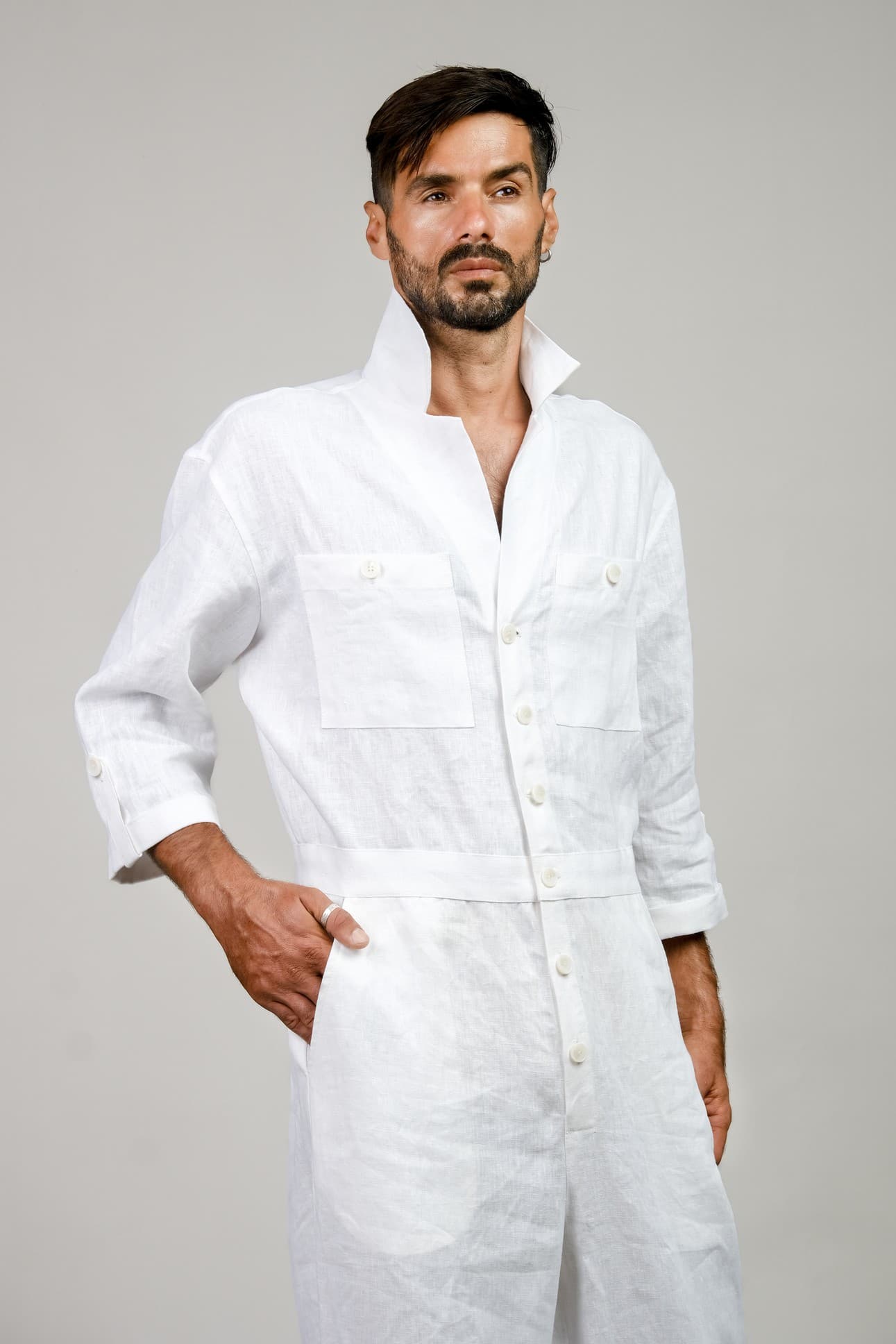 JUMPSUIT LINEN TRẮNG CỔ BẺ THỜI TRANG