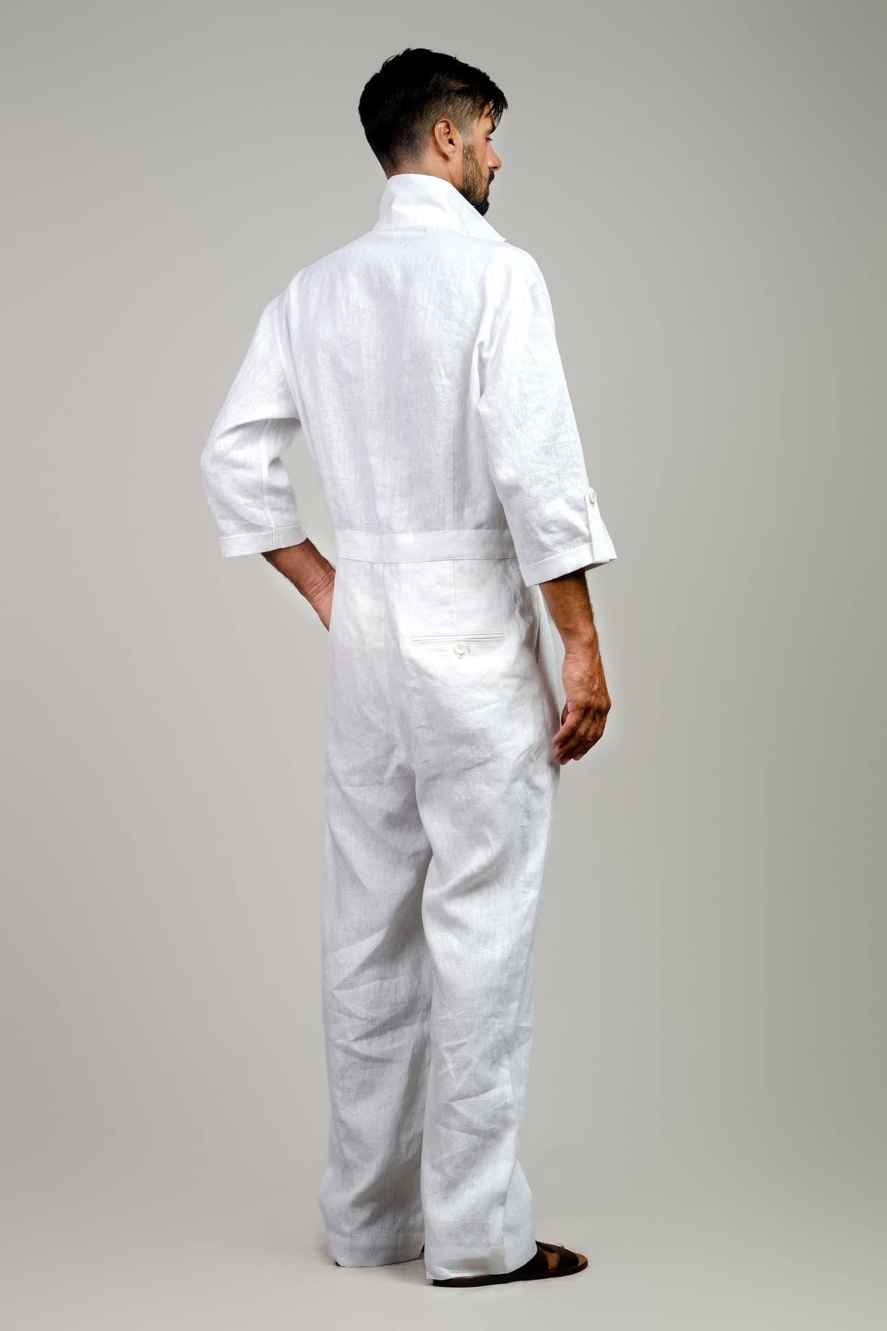 JUMPSUIT LINEN TRẮNG CỔ BẺ THỜI TRANG