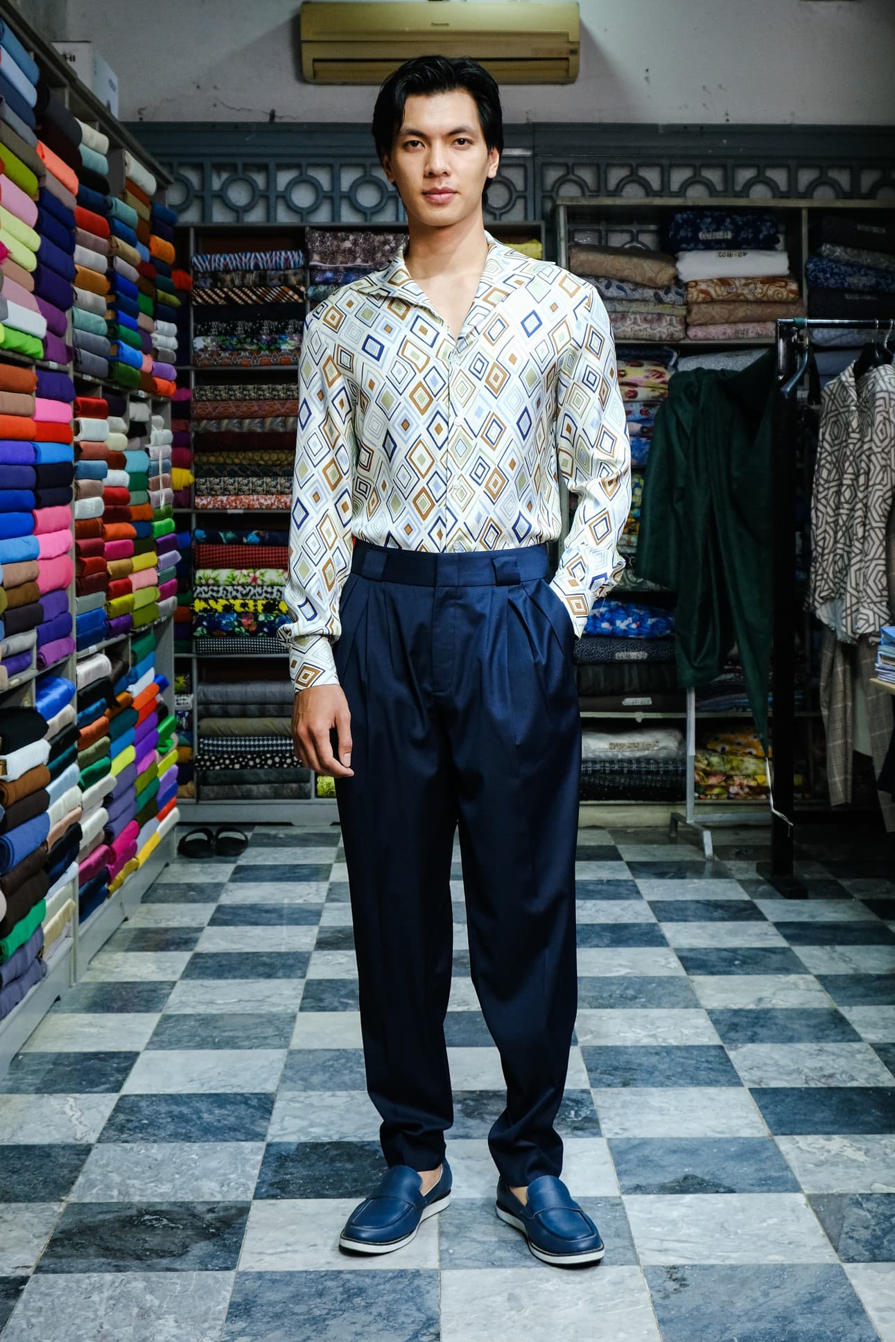 SƠ MI 100% SILK HỌA TIẾT HÌNH HỌC.