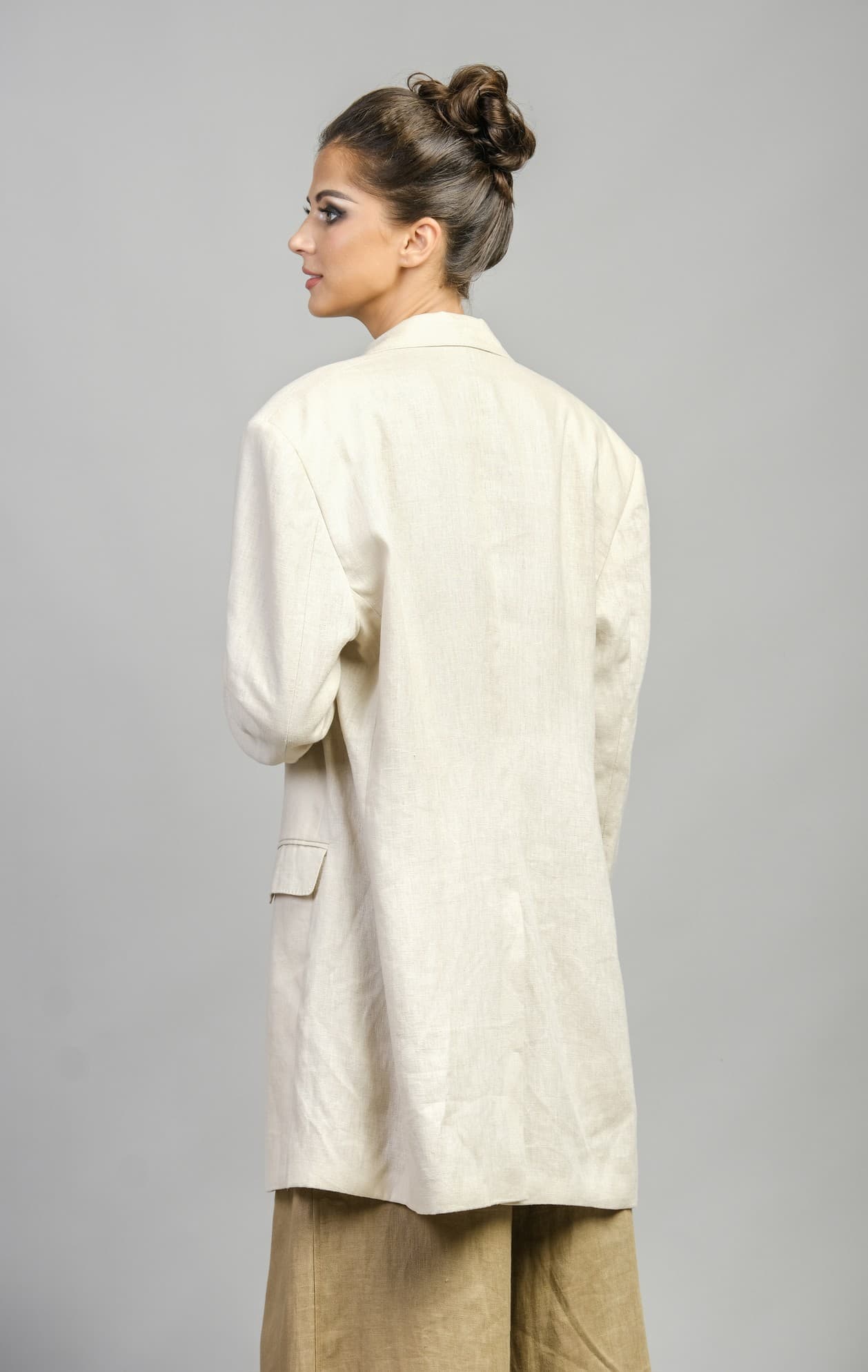 JACKET LINEN CHOÀNG QUA OVERSIZE