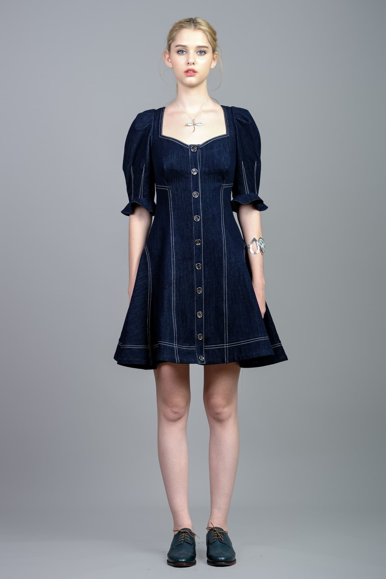 ĐẦM JEANS NÚT TRƯỚC TAY PHỒNG