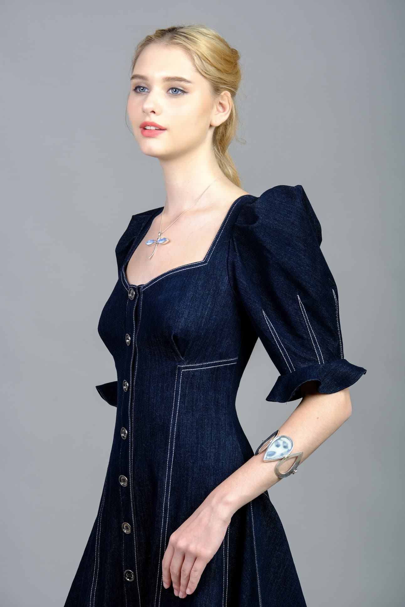ĐẦM JEANS NÚT TRƯỚC TAY PHỒNG