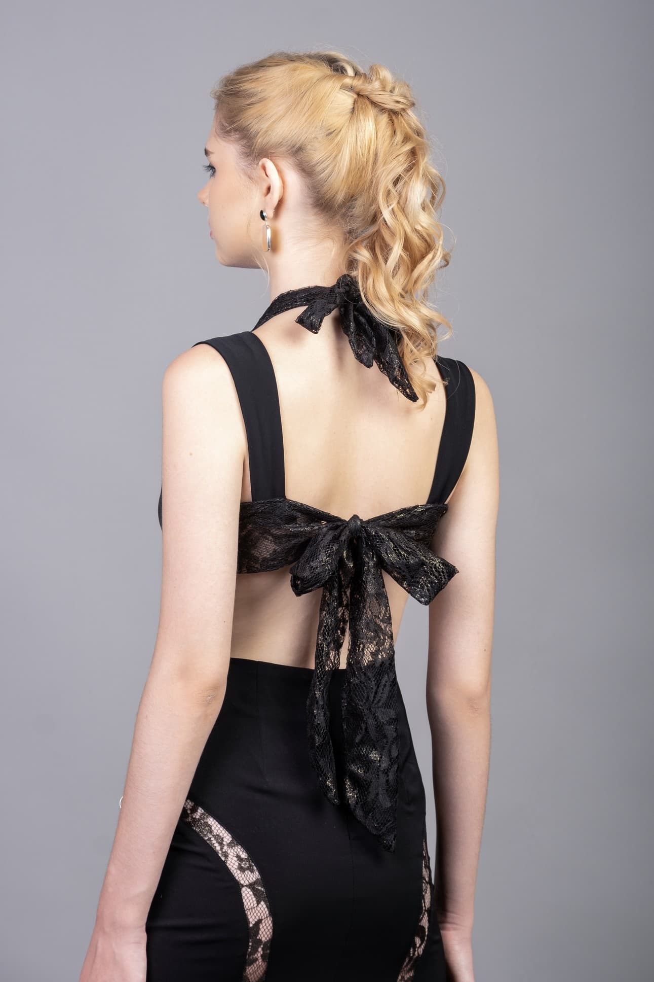 ĐẦM ĐEN CUT-OUT EO PHỐI REN
