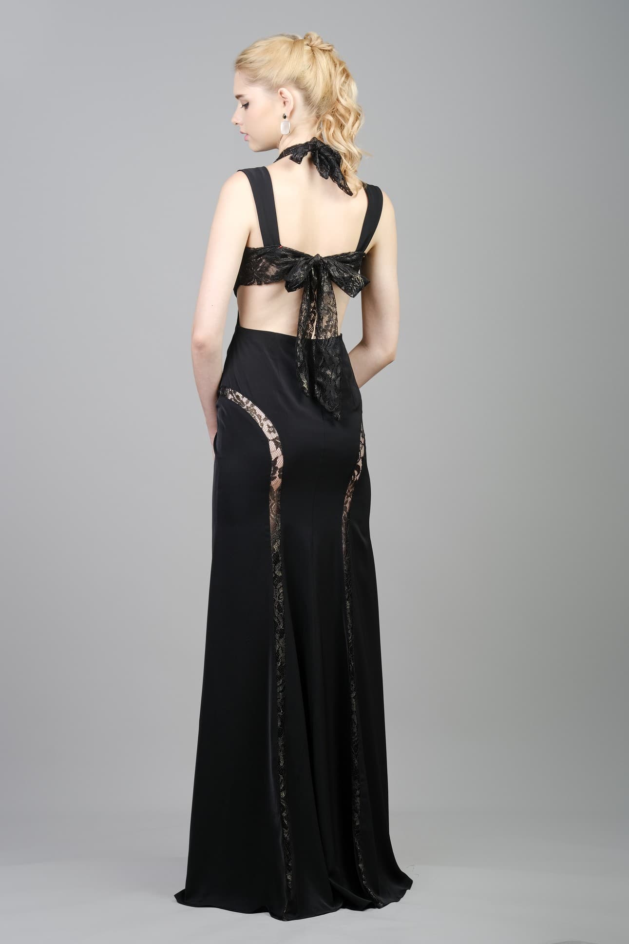 ĐẦM ĐEN CUT-OUT EO PHỐI REN