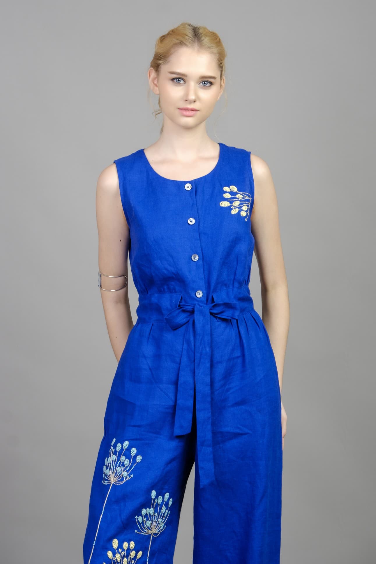 JUMSUIT LINEN HỌA TIẾT THÊU THỦ CÔNG