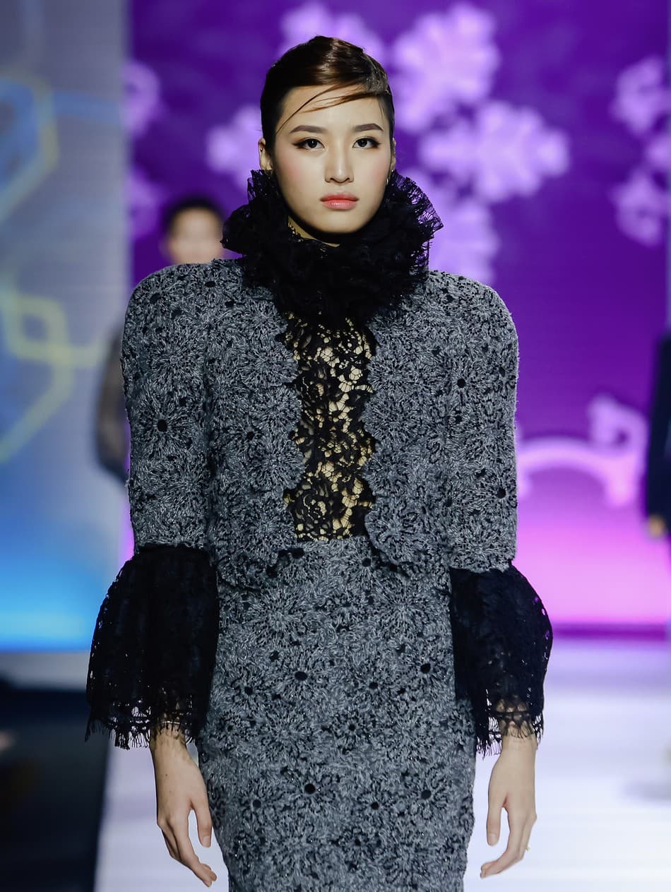 JACKET DẠ NGẮN VAI GỒ.