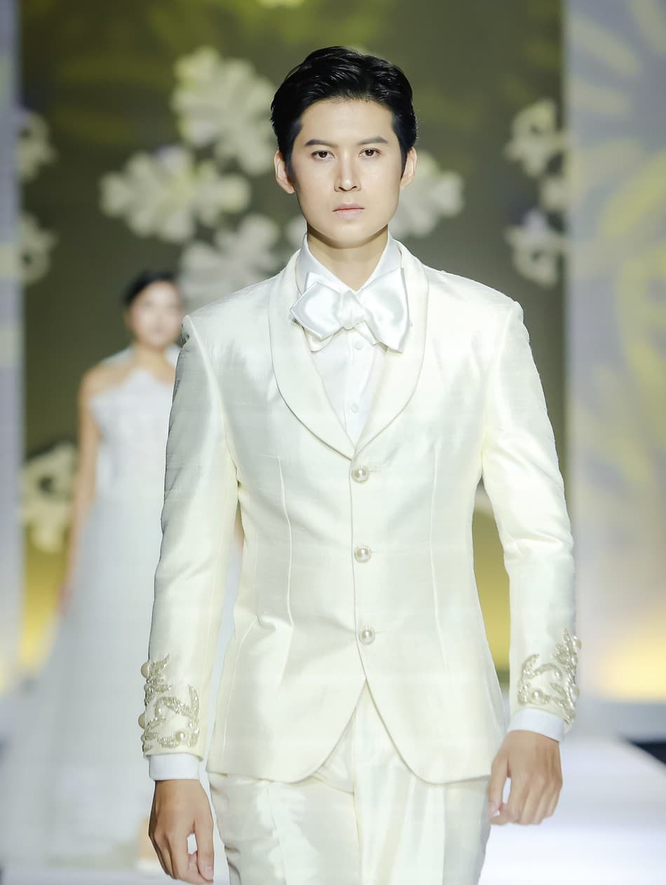 IVORY ELEGANCE JACKET