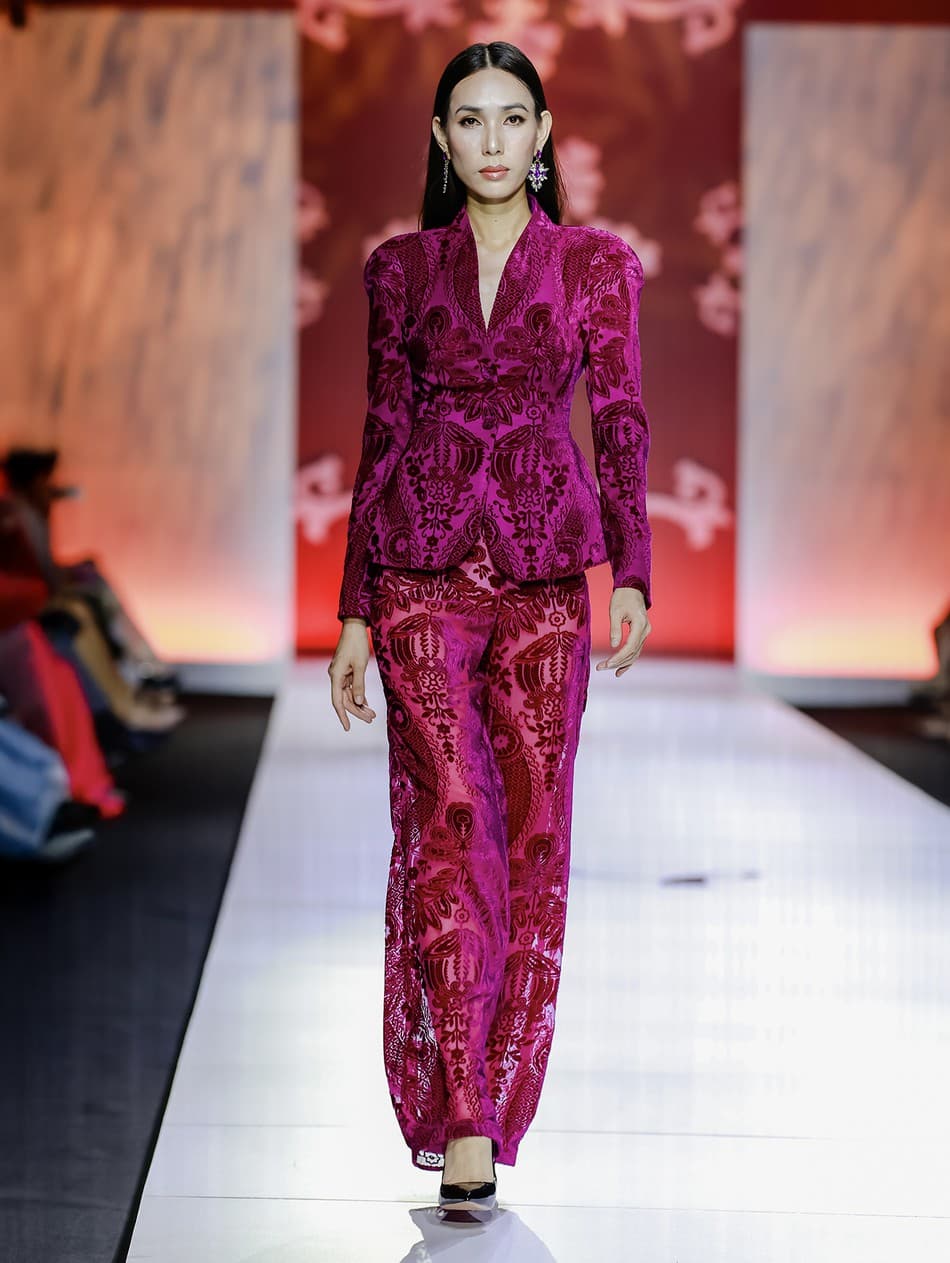 BỘ SUIT HOA VĂN REN NHUNG DẬP.