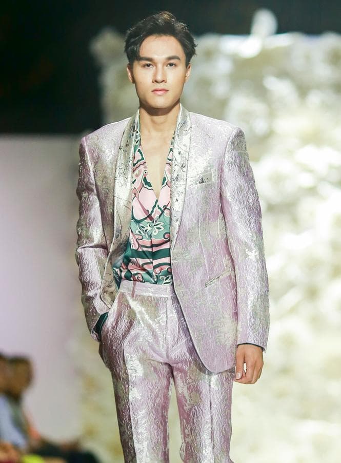 JACKET GẤM DÁNG ÔM HOA VĂN HỒNG