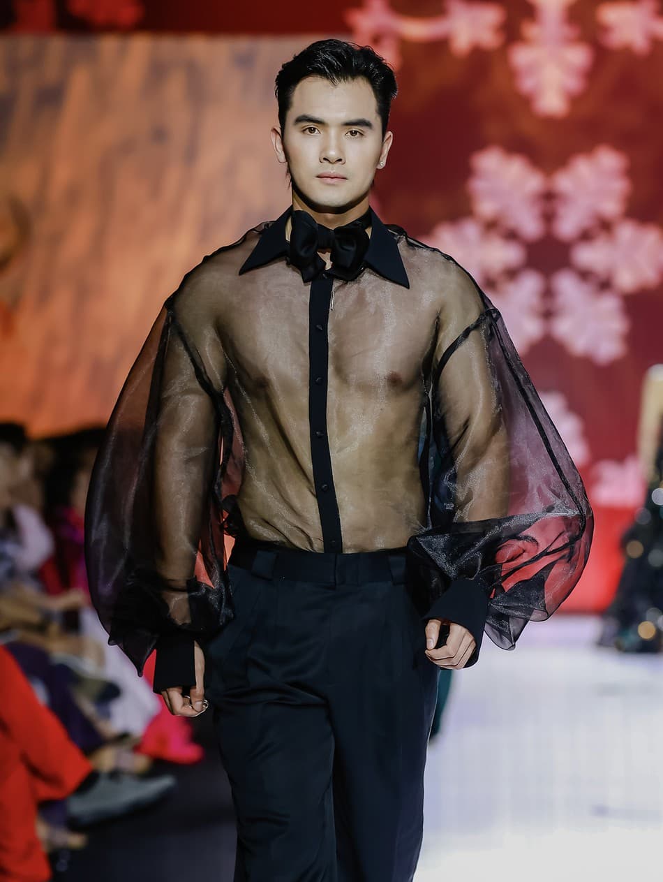 SƠ MI ORGANZA XUYÊN THẤU PHOM RỘNG.