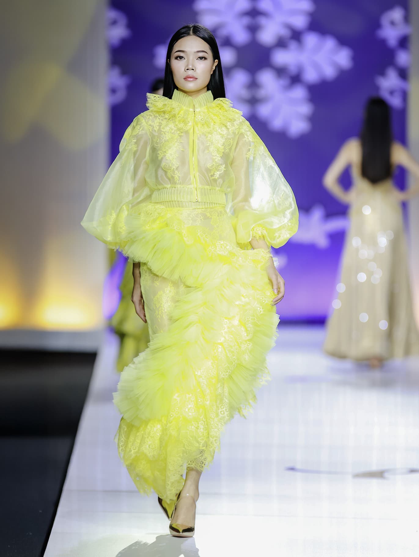 TOP TAY PHỒNG ORGANZA PHỐI REN XUYÊN THẤU.
