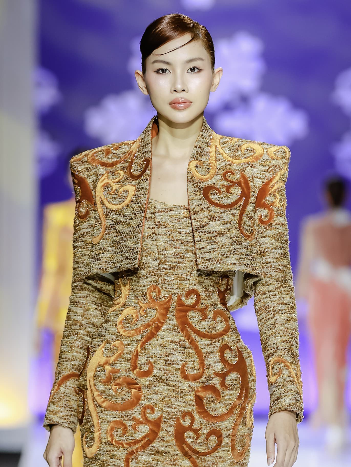 JACKET NGẮN VAI GỒ THỜI TRANG.