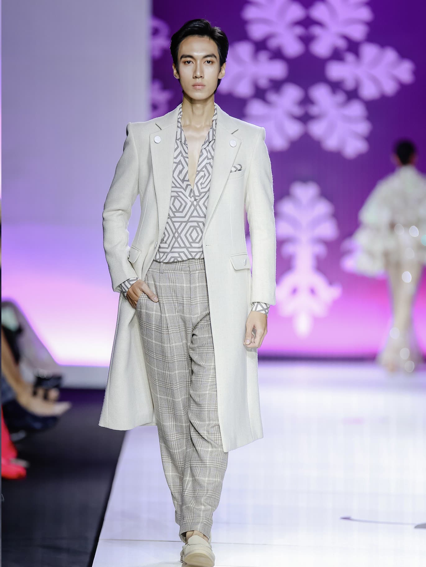 MODERN HEIR COAT