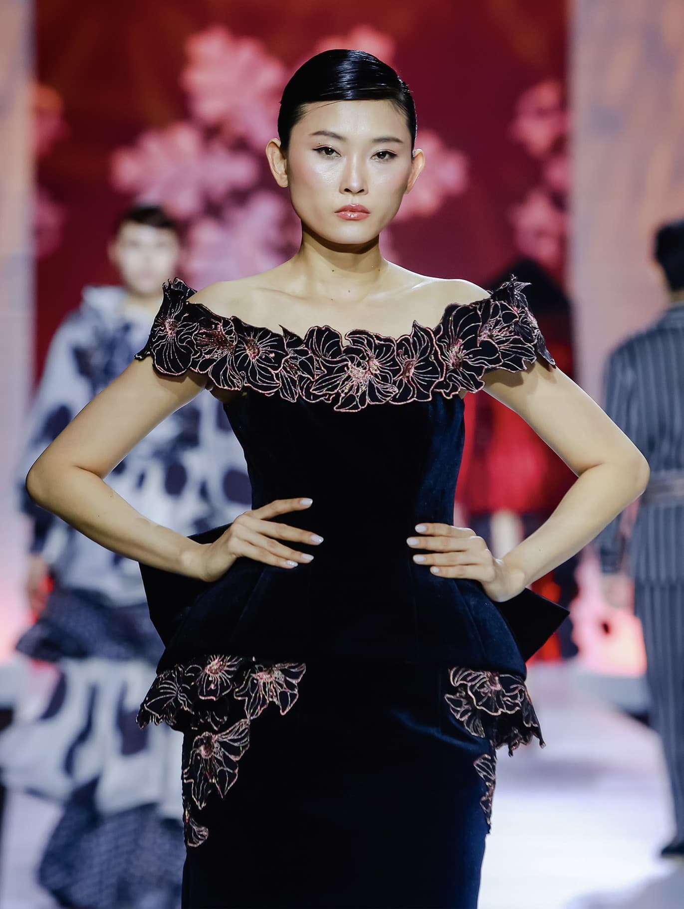 ÁO CORSET NHUNG ĐEN TRỄ VAI.