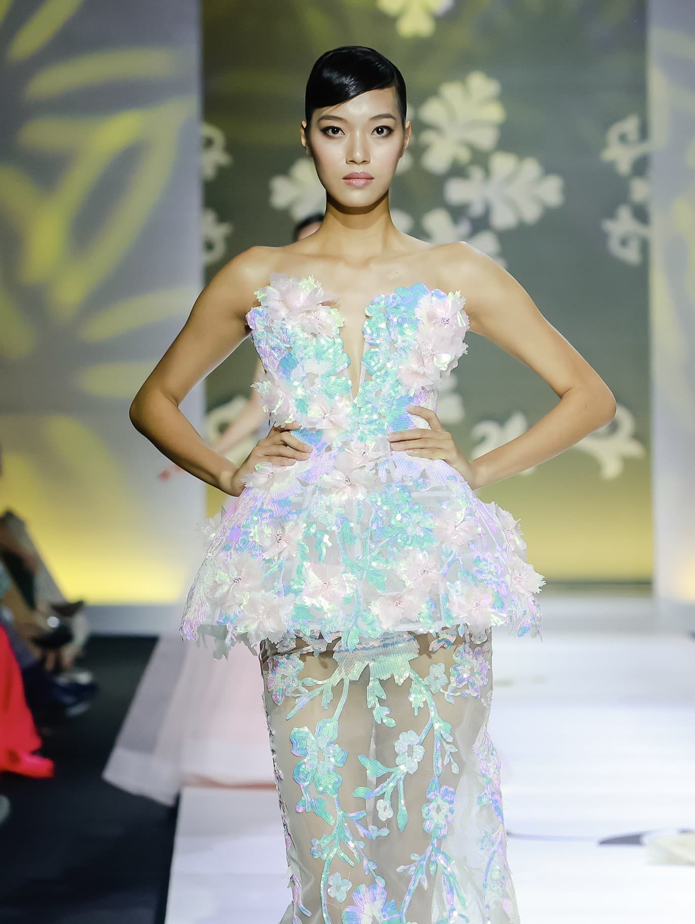 CORSET LƯỚI CÚP NGỰC HOA THỦ CÔNG.