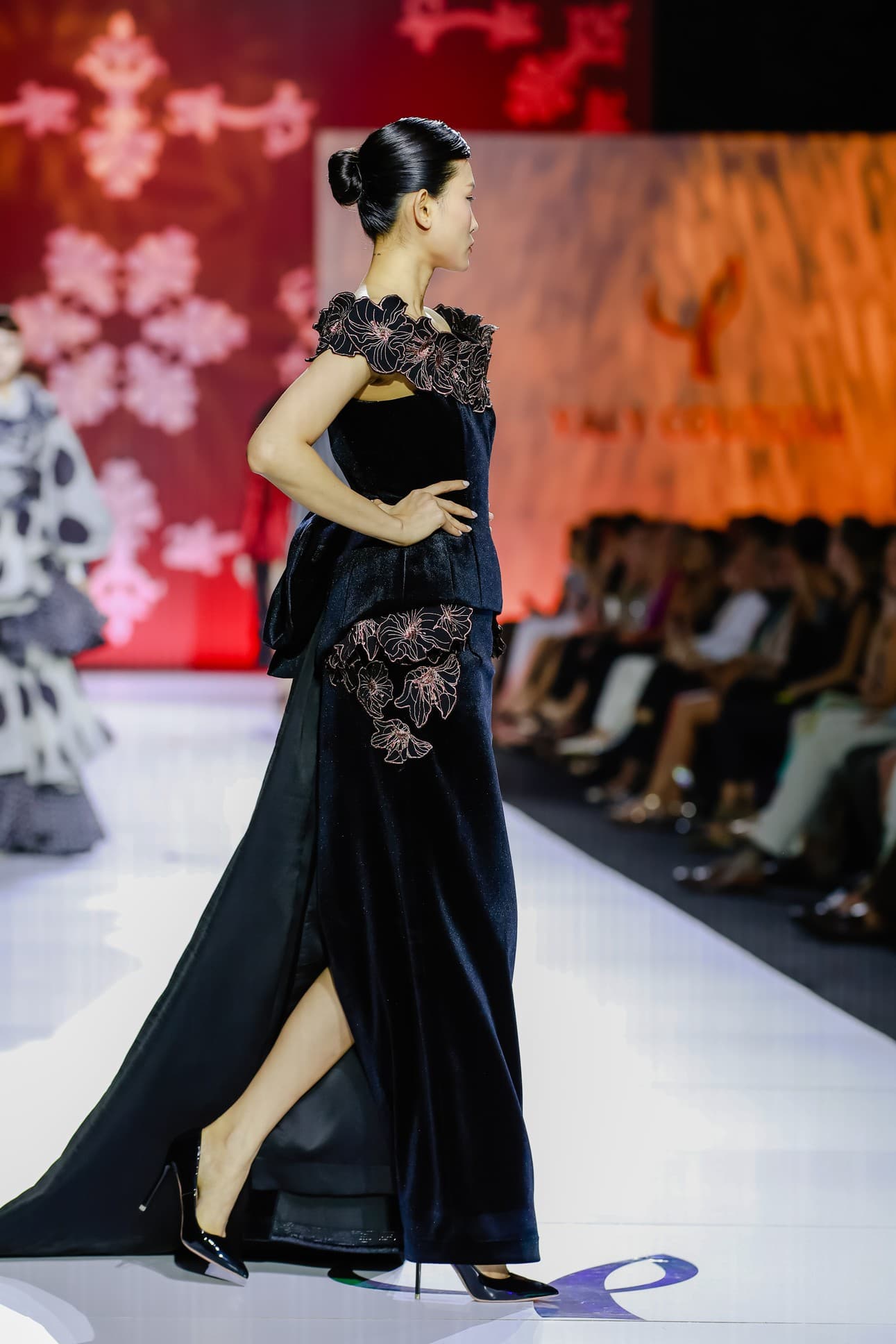 ÁO CORSET NHUNG ĐEN TRỄ VAI.