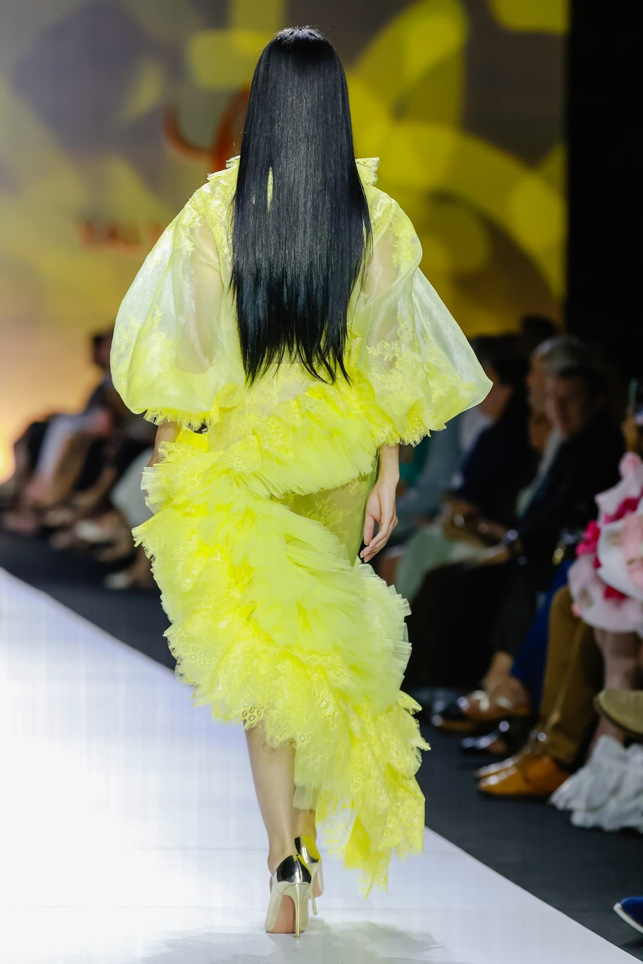 TOP TAY PHỒNG ORGANZA PHỐI REN XUYÊN THẤU.