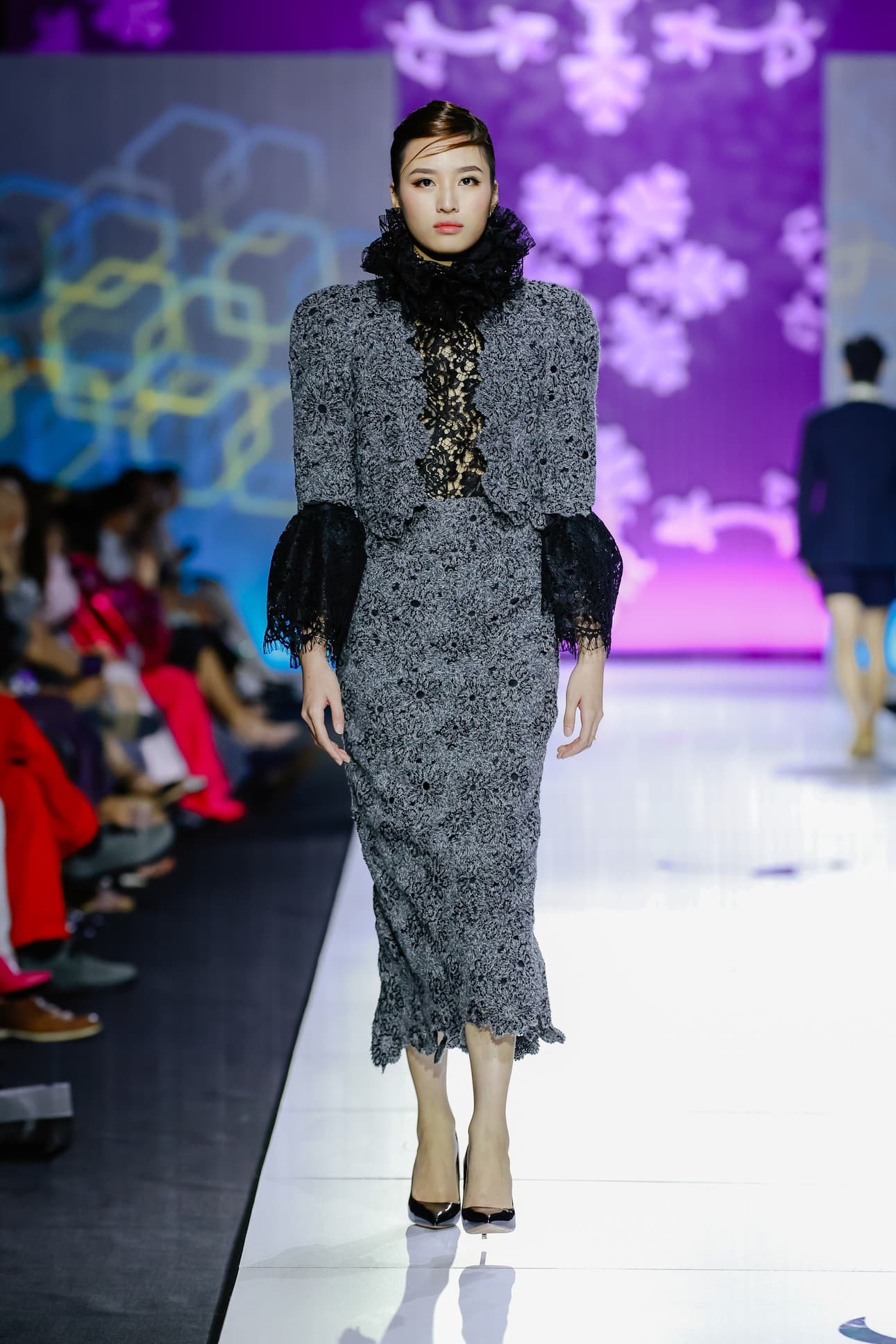 JACKET DẠ NGẮN VAI GỒ.