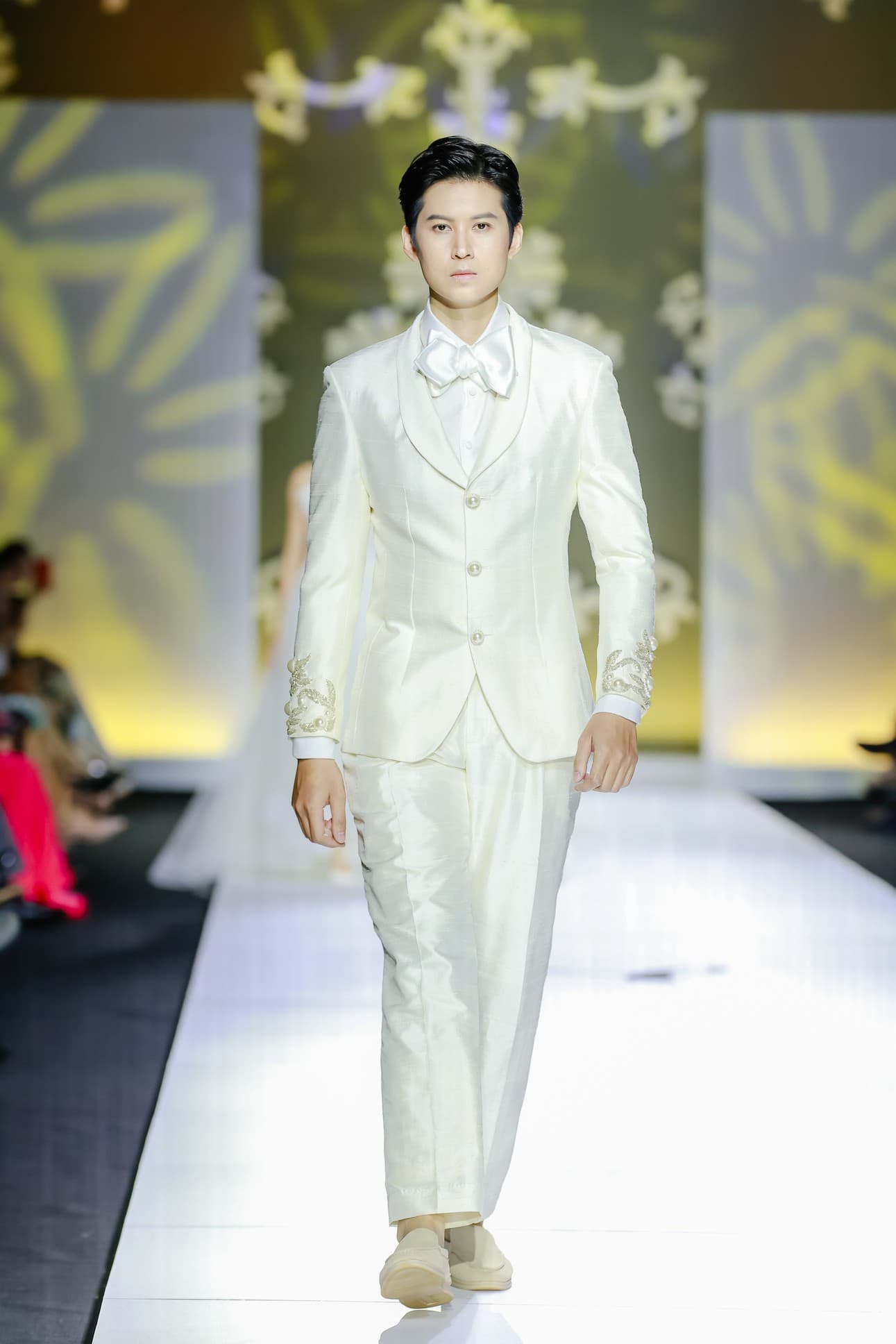 IVORY ELEGANCE JACKET