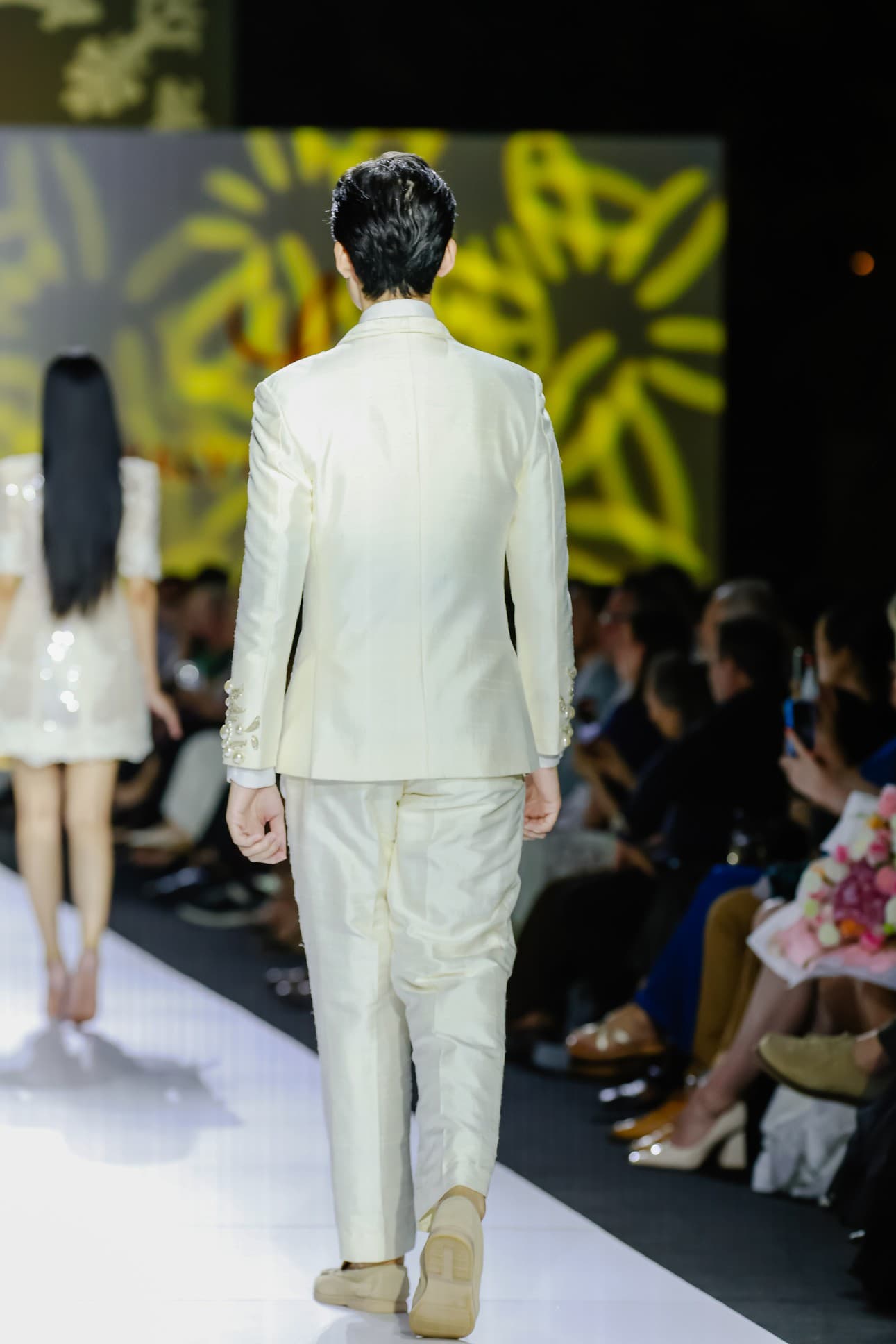 IVORY ELEGANCE JACKET