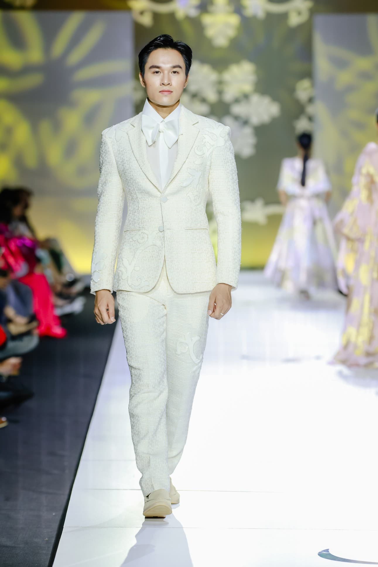 SCULPTED IVORY JACKET