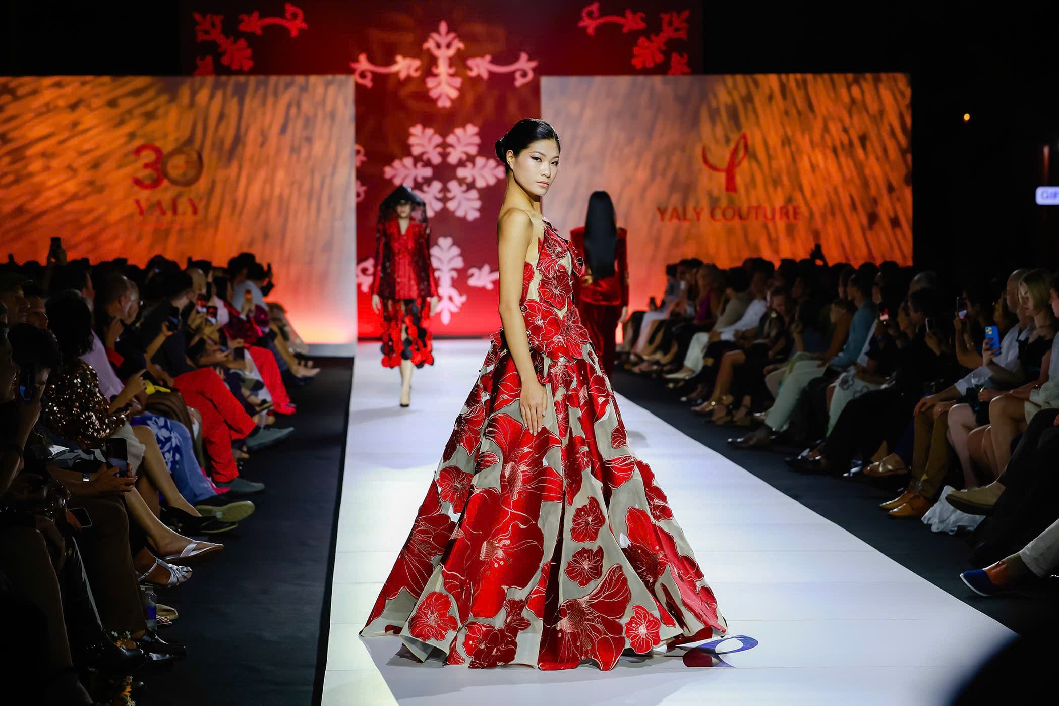 FASHION SHOW 2025