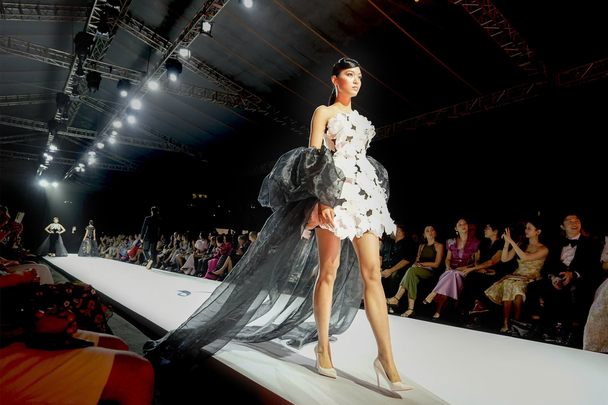 FASHION SHOW 2025