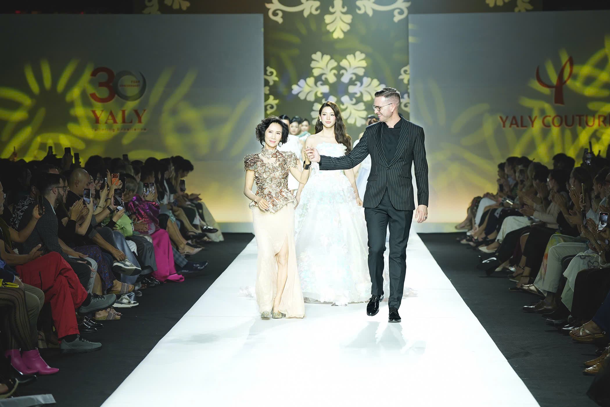 FASHION SHOW 2025
